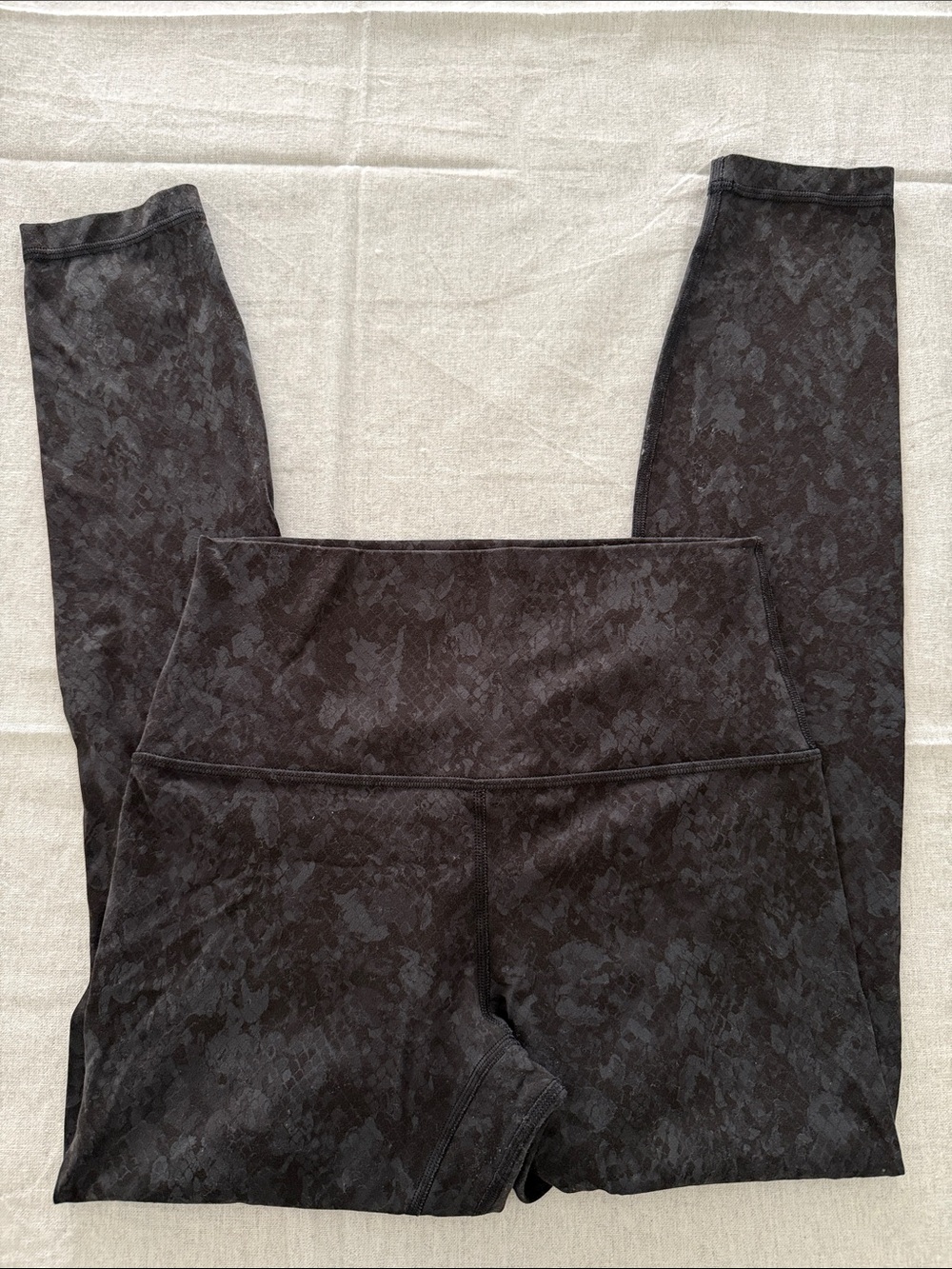 Size 6 align Lululemon High-Waist Black Patterned Leggings